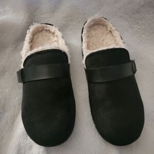 Amazon Essentials Black Slip-On Clogs